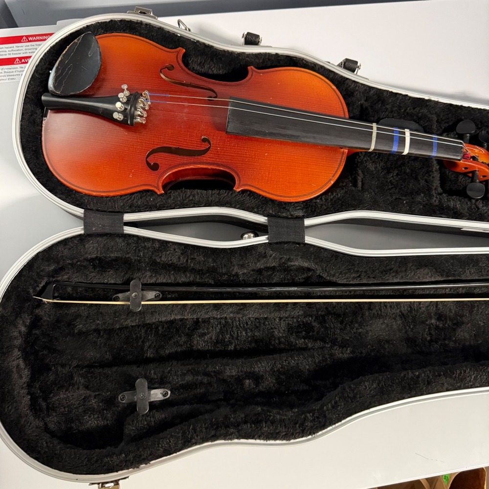 Becker Model 175 Violin 1/2 Size Romanian Made with Bow and SKB Hard Case
